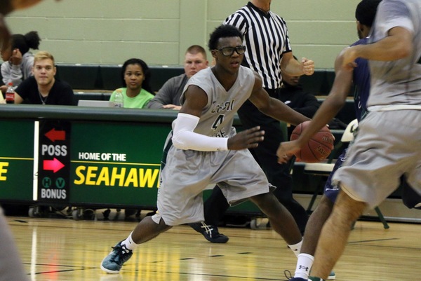 Seahawks Beat Del Tech in 1-Point Thriller