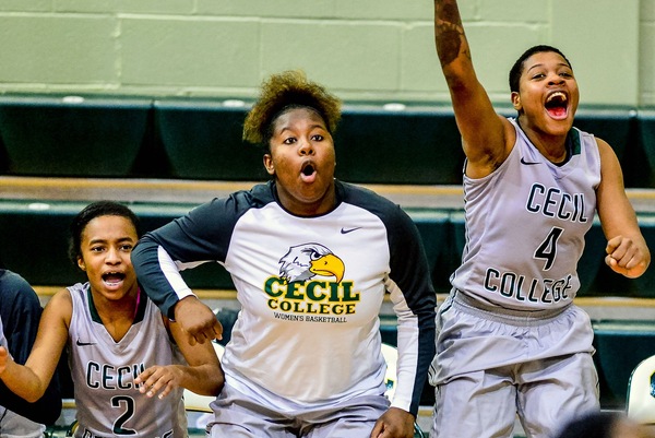 Seahawks Defeat Owls in Conference Showdown