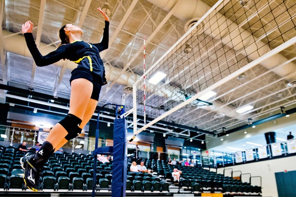 Volleyball Splits in Tri-Match at Harford